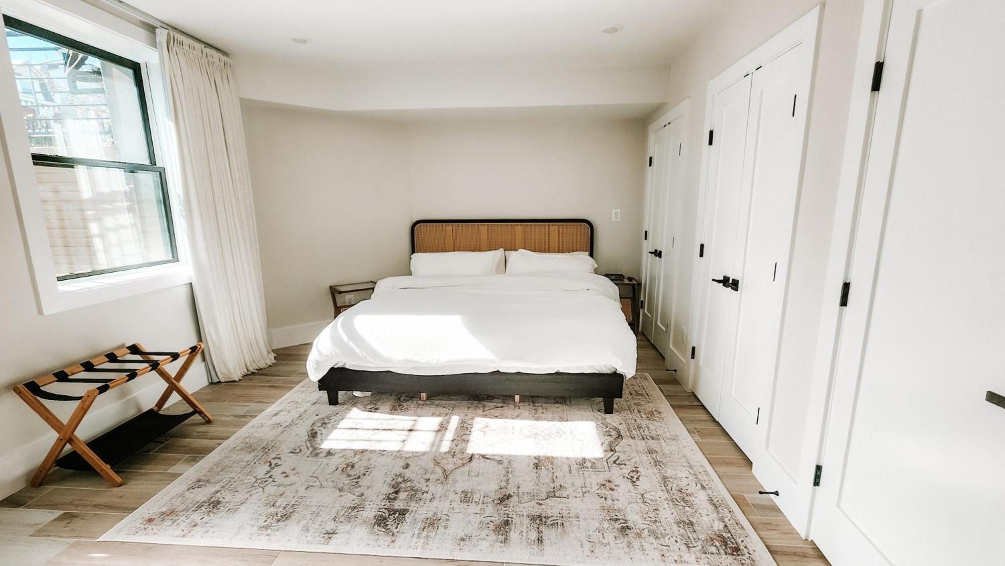 Pensión Private Modern Luxury In Historic Stone Washington